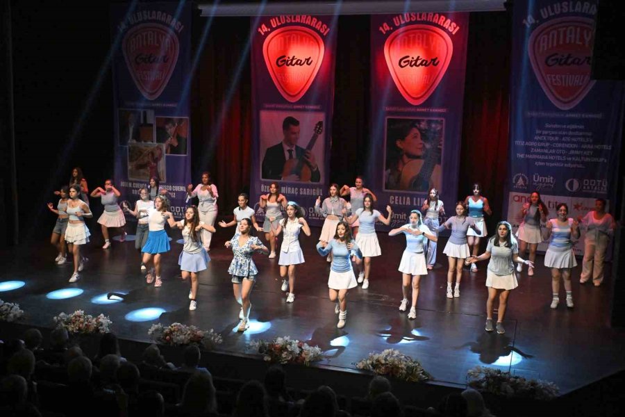Muratpaşa’da Gitarın Büyüsü 14’üncü Kez Sahneye Taşındı
