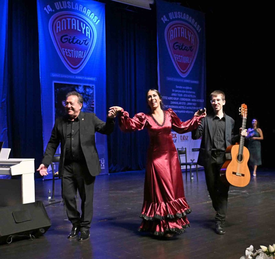 Muratpaşa’da Gitarın Büyüsü 14’üncü Kez Sahneye Taşındı