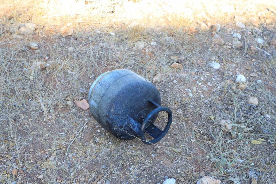 Evi Küle Döndü, Çaresizlik İçinde İzledi: "gözümün Önünde 10 Dakikada Çöktü, Televizyon İzler Gibi İzledim"