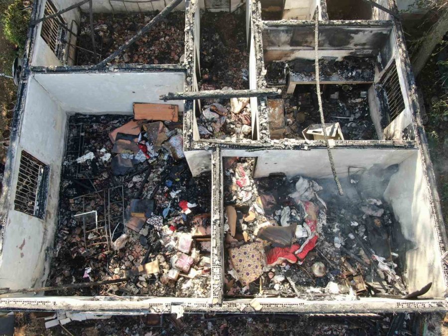 Evi Küle Döndü, Çaresizlik İçinde İzledi: "gözümün Önünde 10 Dakikada Çöktü, Televizyon İzler Gibi İzledim"