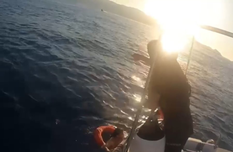 Hapis Cezası İle Aranıyordu, Yunan Adasına Yüzerek Kaçmaya Çalışırken Yakalandı