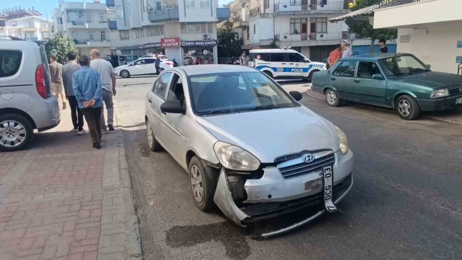 Otomobille Çarpışan Motosikletli Metrelerce Savruldu: O Anlar Kamerada