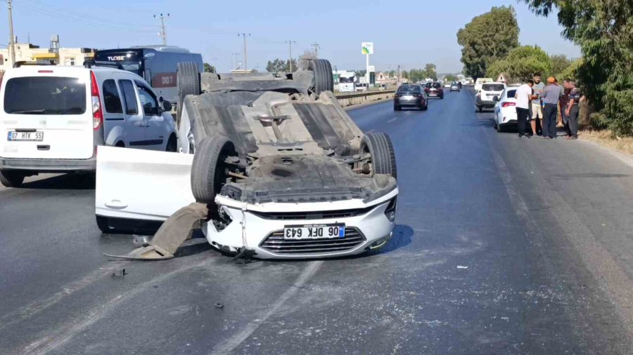 Önündeki Araca Çarpıp Devrilen Otomobilin Sürücüsü Yaralandı