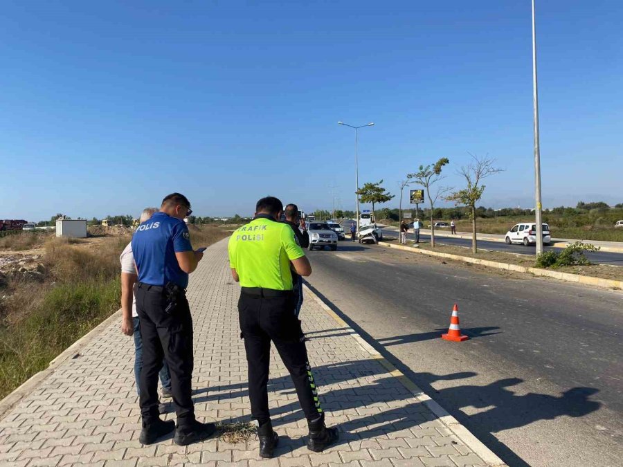 Serik’te İki Otomobil Çarpıştı: 1 Yaralı