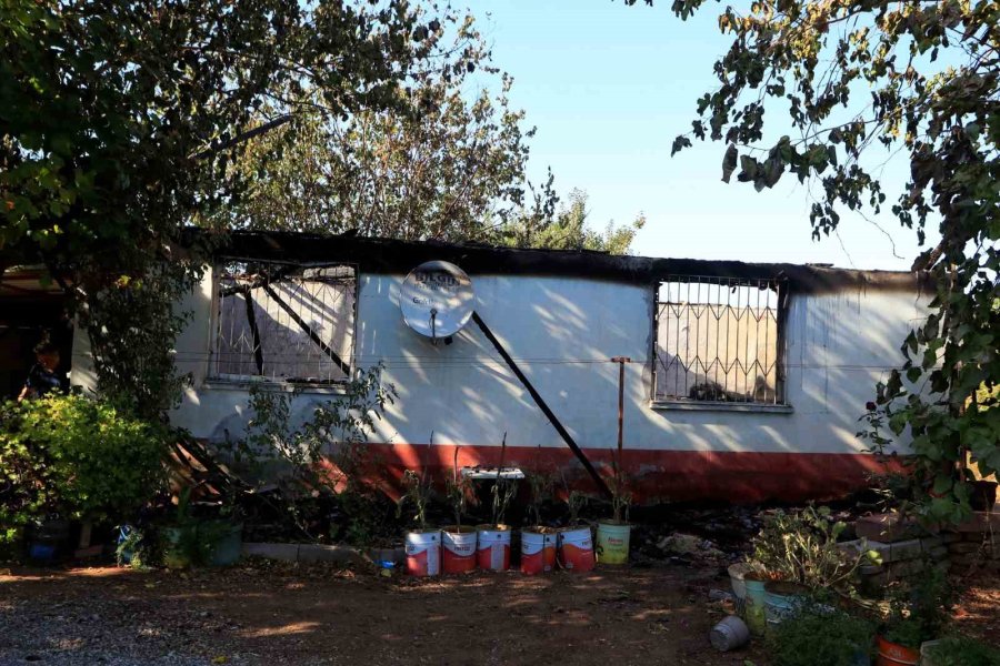 Evi Küle Döndü, Çaresizlik İçinde İzledi: "gözümün Önünde 10 Dakikada Çöktü, Televizyon İzler Gibi İzledim"