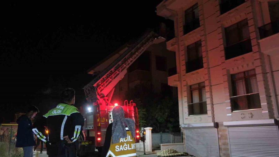 Karaman’da 3 Katlı Binada Çıkan Yangın Korkuttu