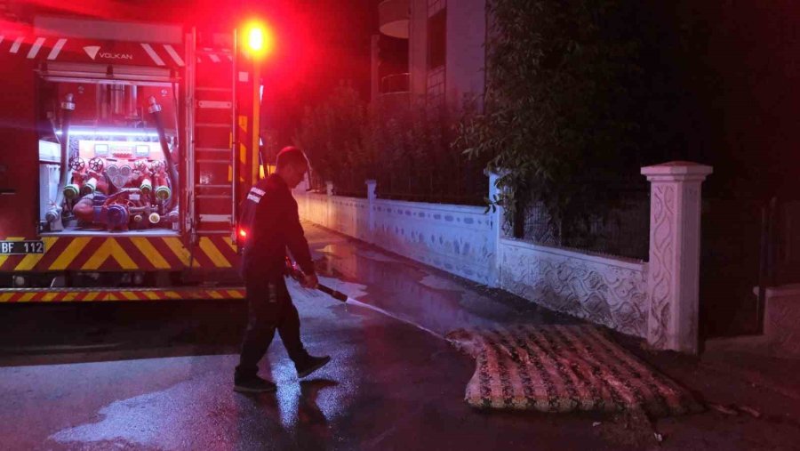Karaman’da 3 Katlı Binada Çıkan Yangın Korkuttu