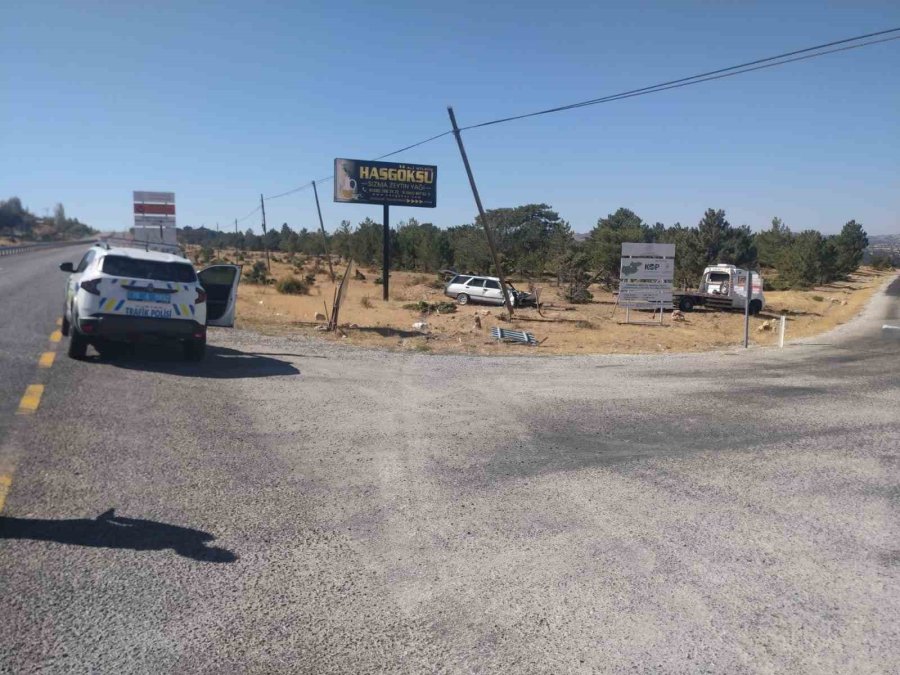 Karaman’da Otomobil Takla Attı: 2 Yaralı