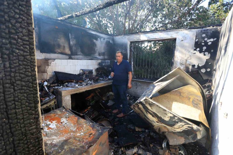 Evi Küle Döndü, Çaresizlik İçinde İzledi: "gözümün Önünde 10 Dakikada Çöktü, Televizyon İzler Gibi İzledim"