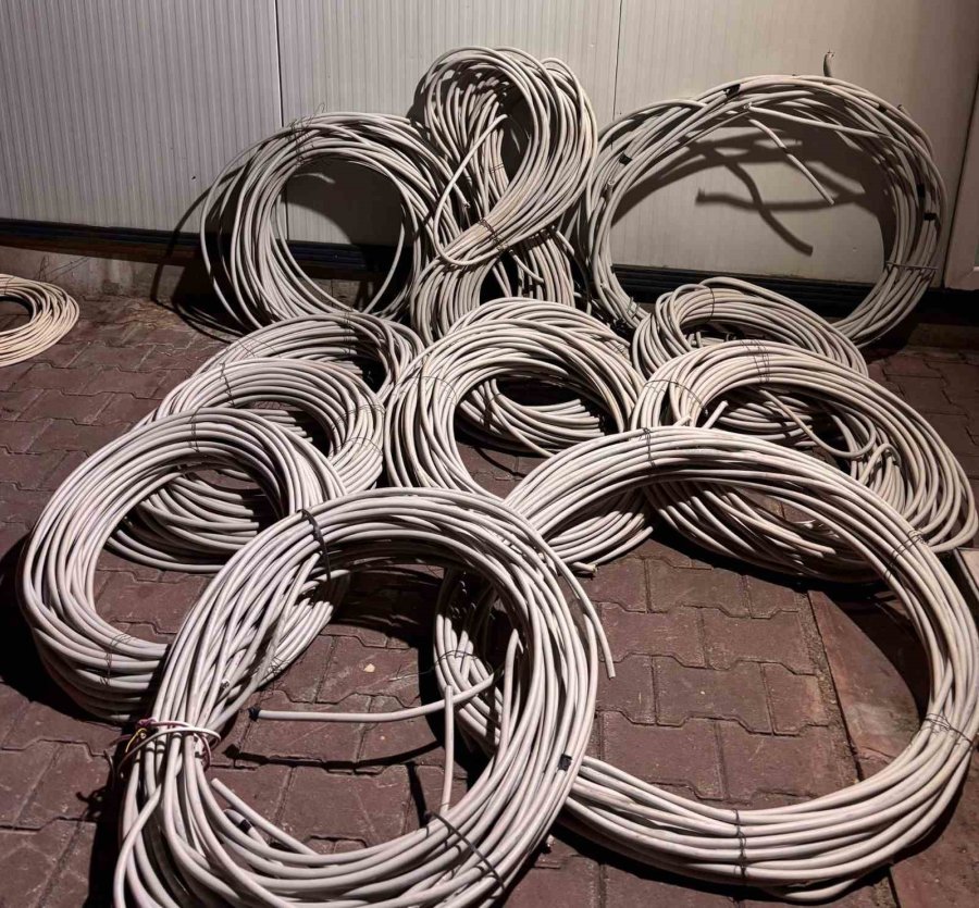 Çaldığı Bisikletle Kablo Çalan Zanlı Kamerada