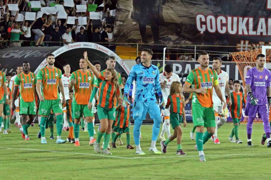 Trendyol Süper Lig: Corendon Alanyaspor: 0 - Galatasaray: 1 (maç Devam Ediyor)