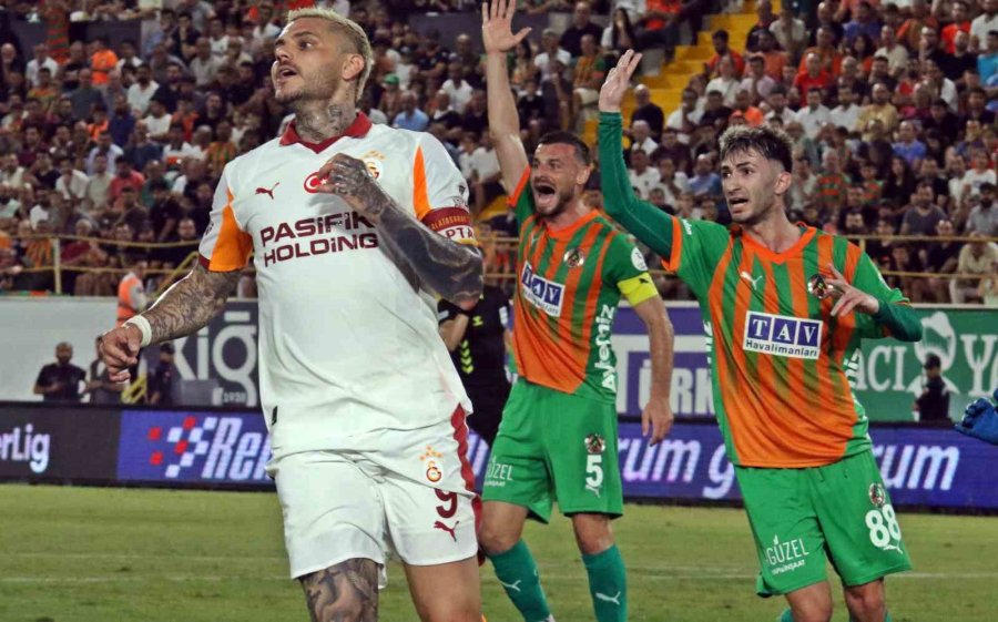 Trendyol Süper Lig: Corendon Alanyaspor: 0 - Galatasaray: 1 (ilk Yarı)