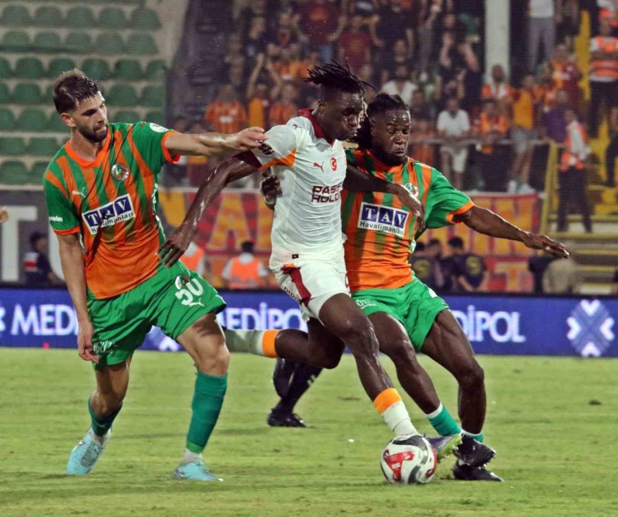 Trendyol Süper Lig: Corendon Alanyaspor: 0 - Galatasaray: 1 (ilk Yarı)