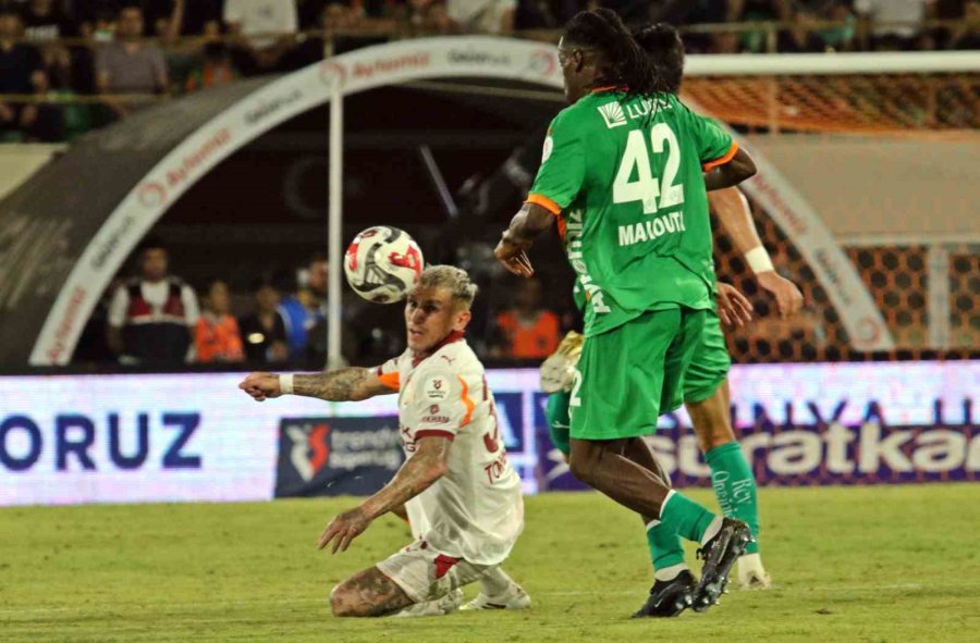 Trendyol Süper Lig: Corendon Alanyaspor: 0 - Galatasaray: 1 (ilk Yarı)
