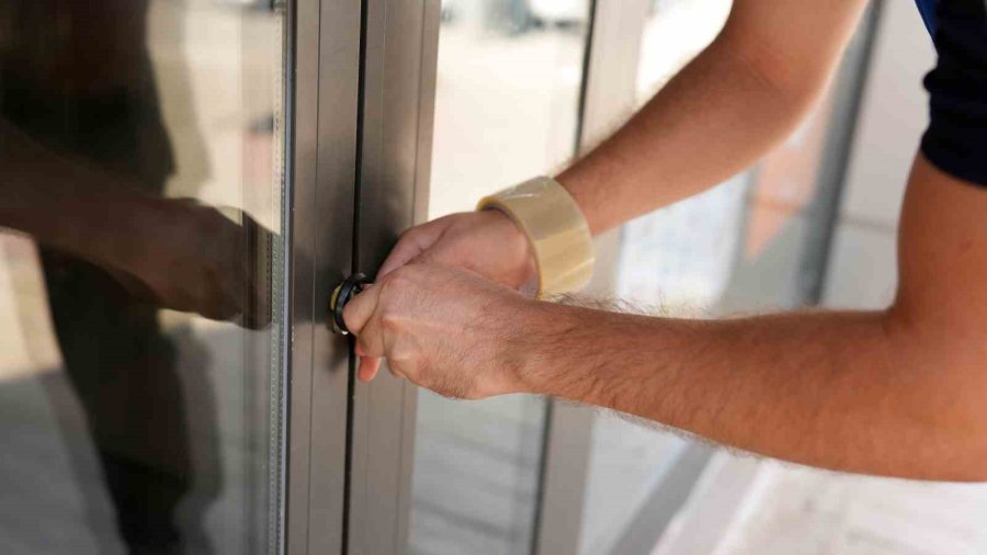 Alanya’da Tarihi Geçmiş Bebek Maması Satan 2 Market Mühürlendi