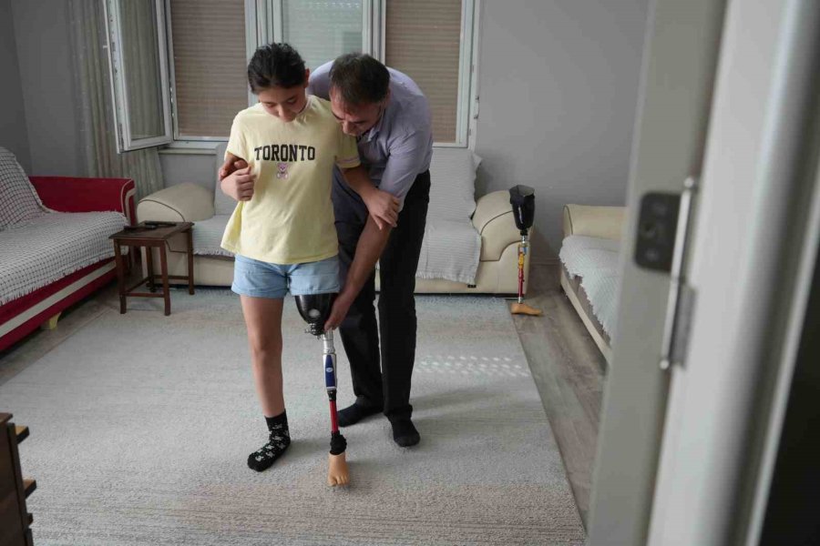 12 Yaşındaki Özge Yeni Protezine Kavuştu, Okul Heyecanı Yeniden Başladı