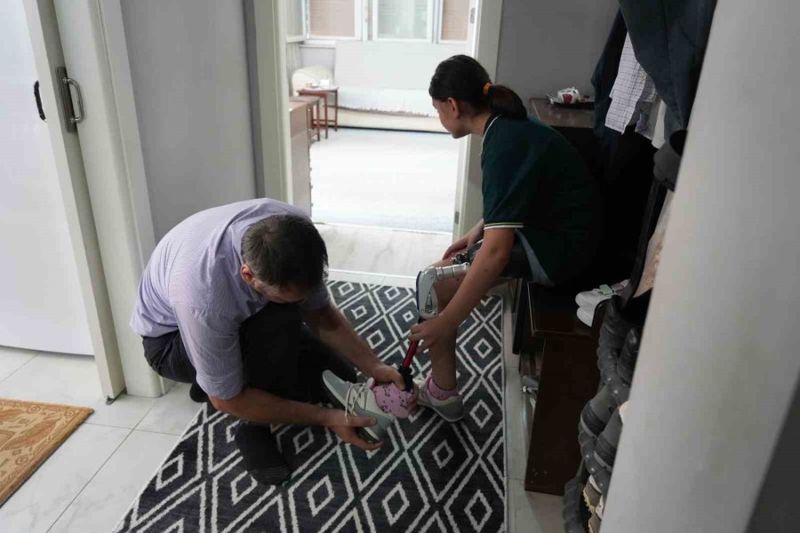 12 Yaşındaki Özge Yeni Protezine Kavuştu, Okul Heyecanı Yeniden Başladı