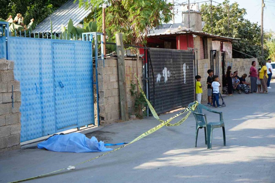 Sokak Ortasında Yanında Şırıngayla Ölü Bulundu