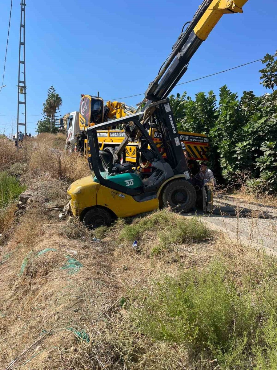 Antalya’da Devrilen Forkliftin Altında Kalan Sürücü Hayatını Kaybetti