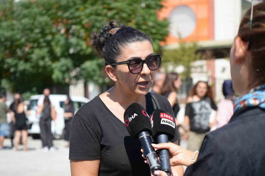 Konyaaltı Doğa Koleji’nin Taşınma Kararına Velilerden Tepki