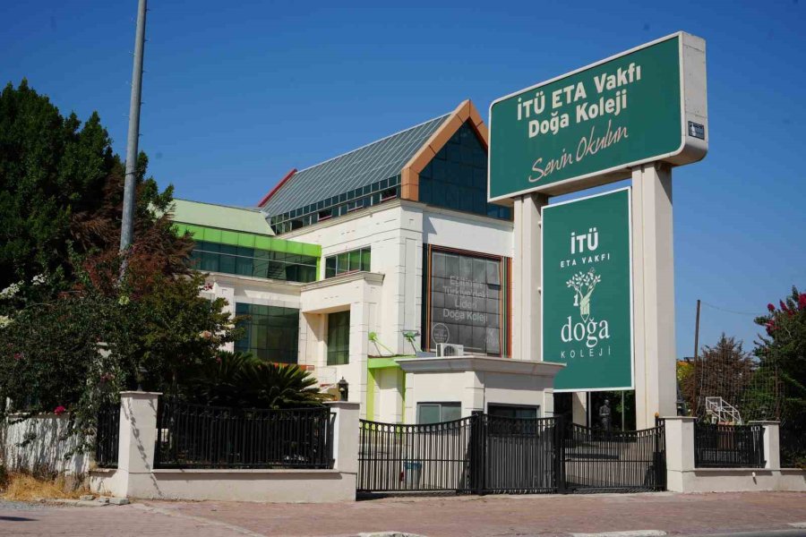 Konyaaltı Doğa Koleji’nin Taşınma Kararına Velilerden Tepki