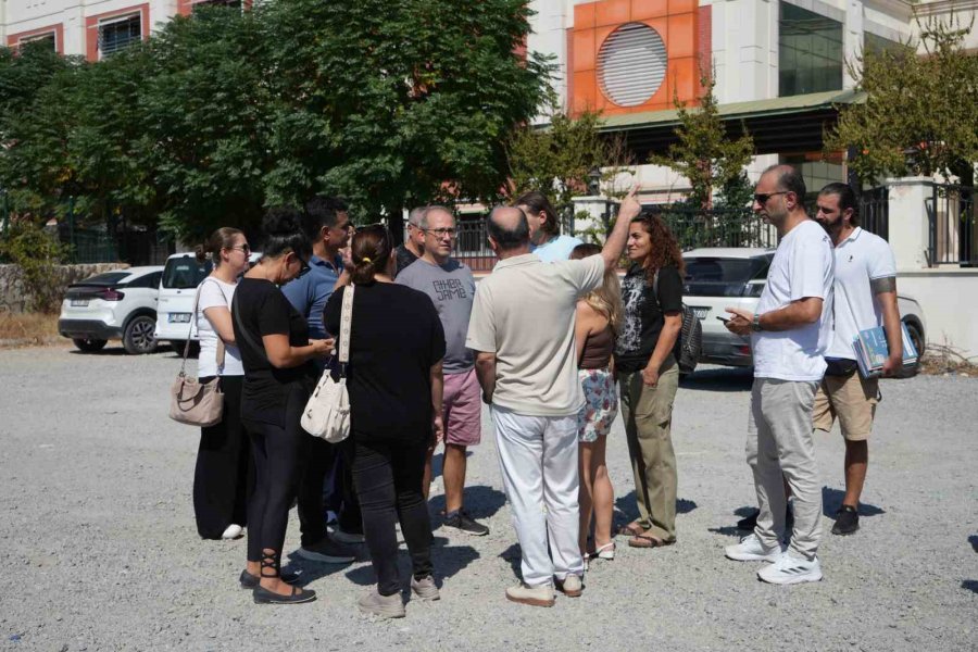Konyaaltı Doğa Koleji’nin Taşınma Kararına Velilerden Tepki