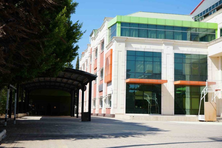 Konyaaltı Doğa Koleji’nin Taşınma Kararına Velilerden Tepki