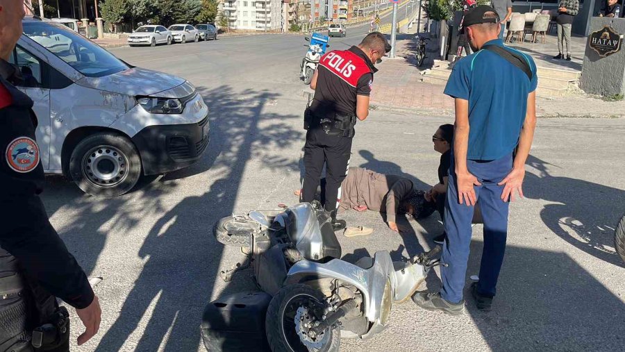 Karaman’da Kargo Aracıyla Çarpışan Elektrikli Bisikletin Sürücüsü Yaralandı