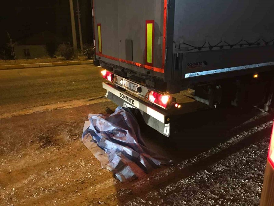 Tırın Çarptığı Genç Hayatını Kaybetti