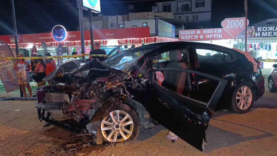 Antalya’da Karayolunu Savaş Alanına Çeviren Feci Kaza: 2 Ölü, 2 Yaralı