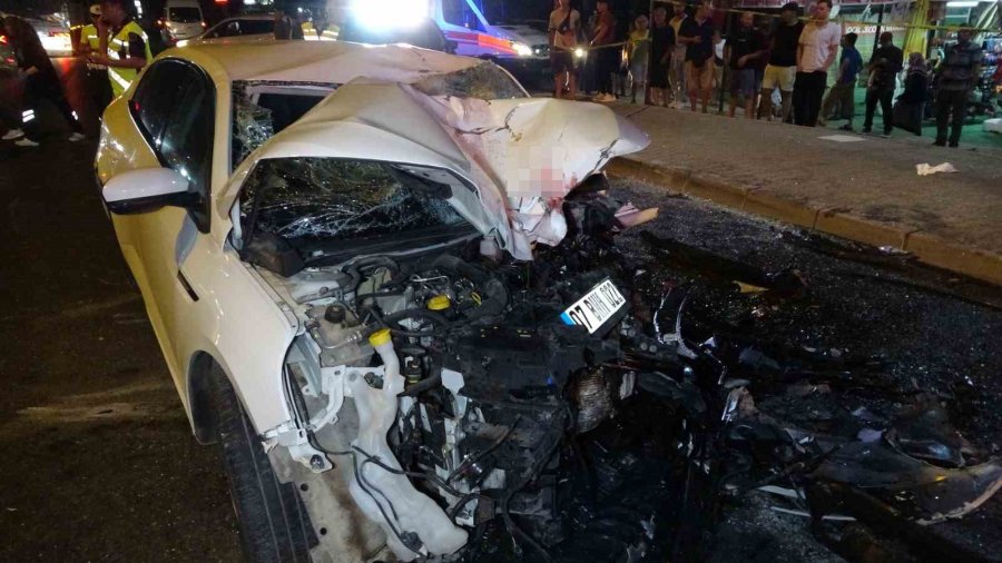 Antalya’da Karayolunu Savaş Alanına Çeviren Feci Kaza: 2 Ölü, 2 Yaralı