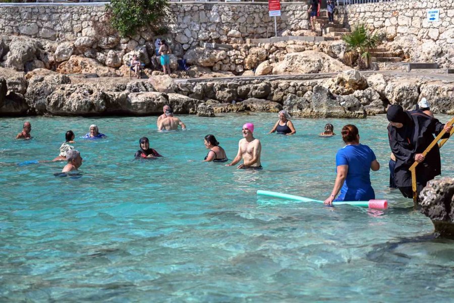 Emekli Evi Üyeleri Yapraklı Koy’da Denizin Keyfini Çıkardı
