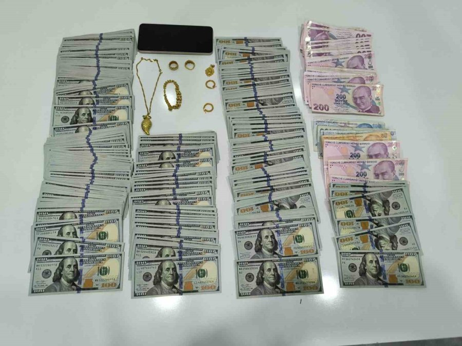 Sahte Polisler Yakalandı: 2 Milyon 600 Bin Tl’lik Vurgun