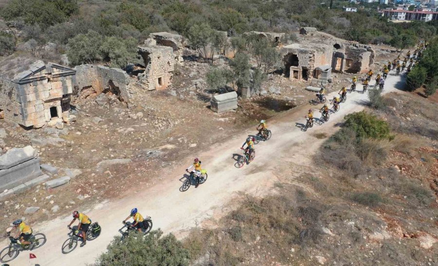 Tarih Ve Doğanın İçinde Pedal Çevirdiler