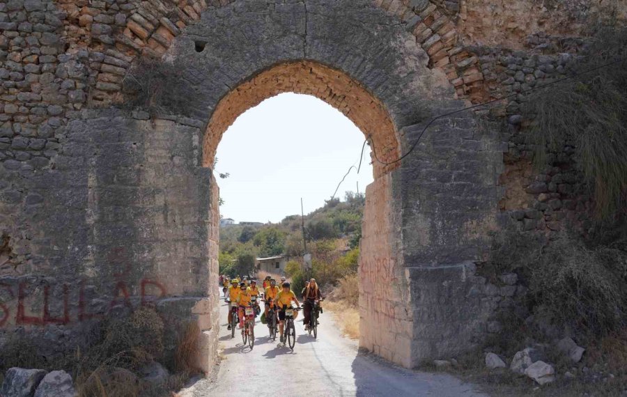 Tarih Ve Doğanın İçinde Pedal Çevirdiler