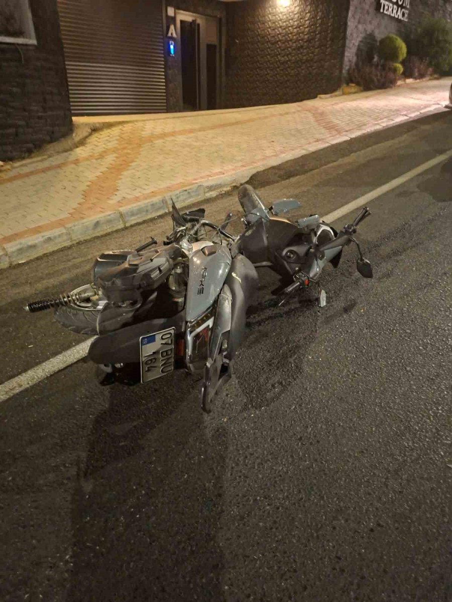 Alanya’da Otomobil İle Çarpışan Motosikletli Hayatını Kaybetti