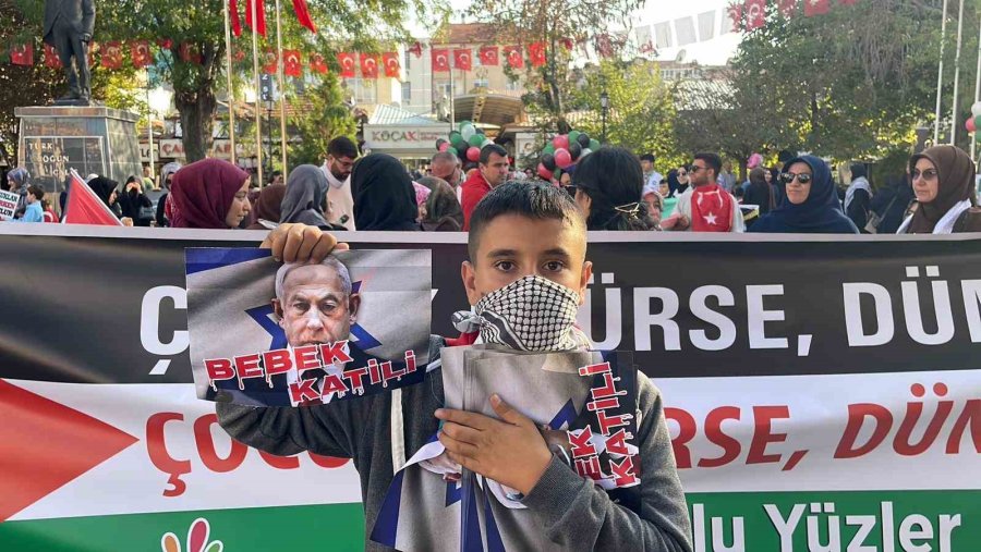 Karaman’da Yüzlerce Kişi Gazze İçin Yürüdü