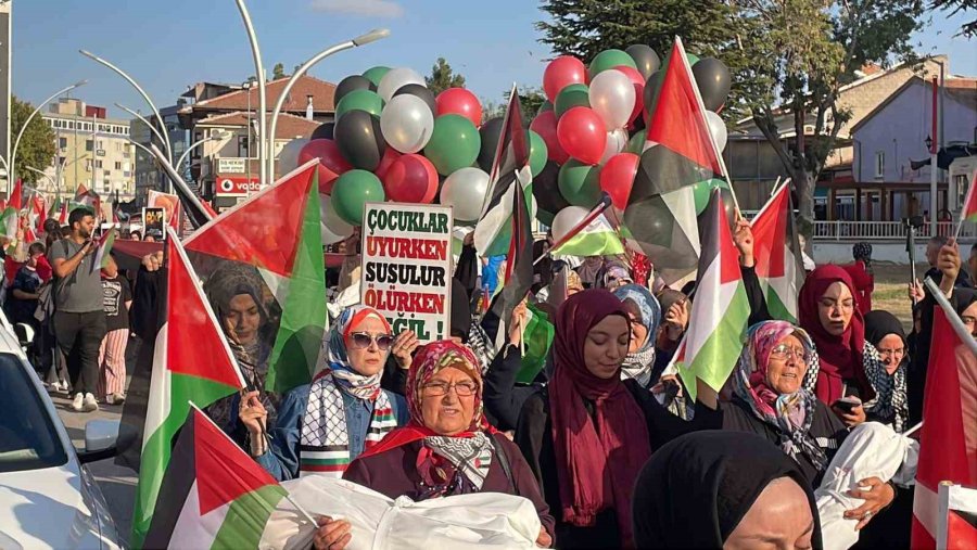 Karaman’da Yüzlerce Kişi Gazze İçin Yürüdü