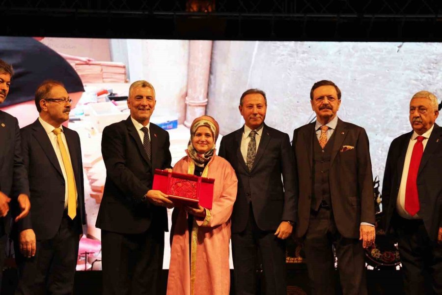 Yılın Türkiye Çırağı Rahime Nur Altın, Ödülünü Bakan Bolat’tan Aldı