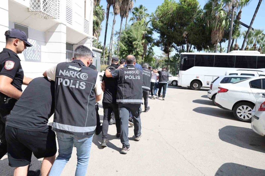 Bardak Kolilerinden Kilolarca Uyuşturucu Çıktı: 7 Tutuklama