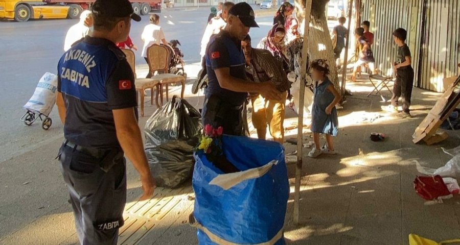 Mersin’de İzinsiz Kurulan Pazar Kaldırıldı