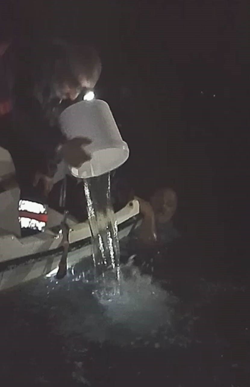 Amatör Balıkçıların Teknesi Alabora Oldu, Denize Düşen 2 Kişi Kurtarıldı