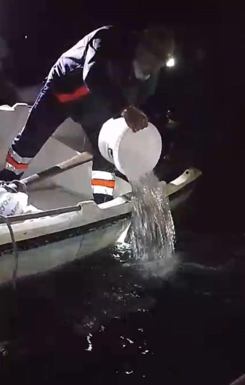 Amatör Balıkçıların Teknesi Alabora Oldu, Denize Düşen 2 Kişi Kurtarıldı