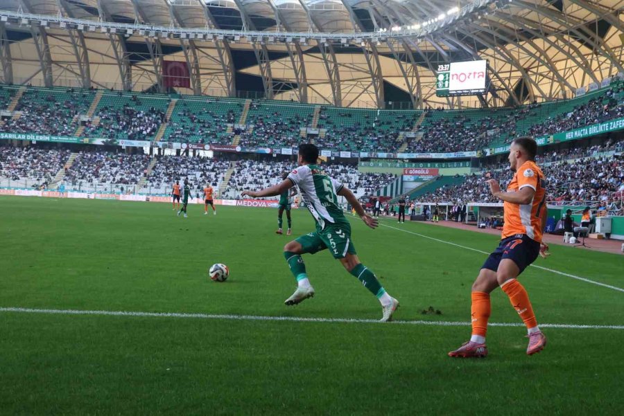 Trendyol Süper Lig: Konyaspor: 2 - Rams Başakşehir: 0 (ilk Yarı)