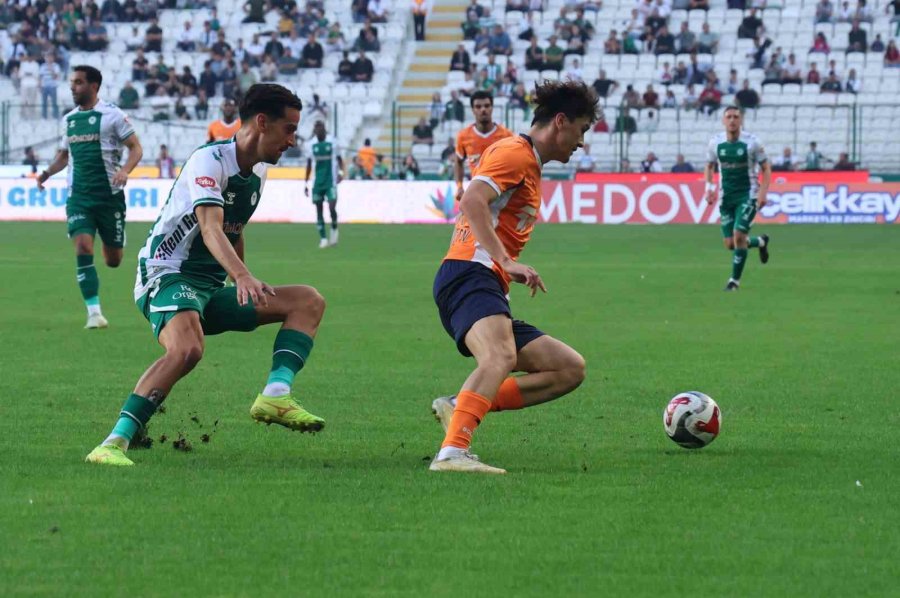 Trendyol Süper Lig: Konyaspor: 2 - Rams Başakşehir: 0 (ilk Yarı)
