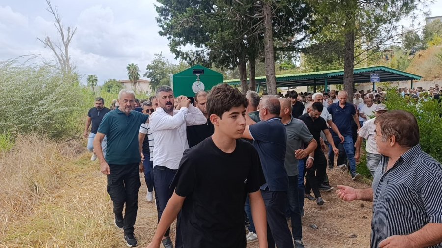 Kansere Yenik Düşen Genç Doktor Adayı Toprağa Verildi