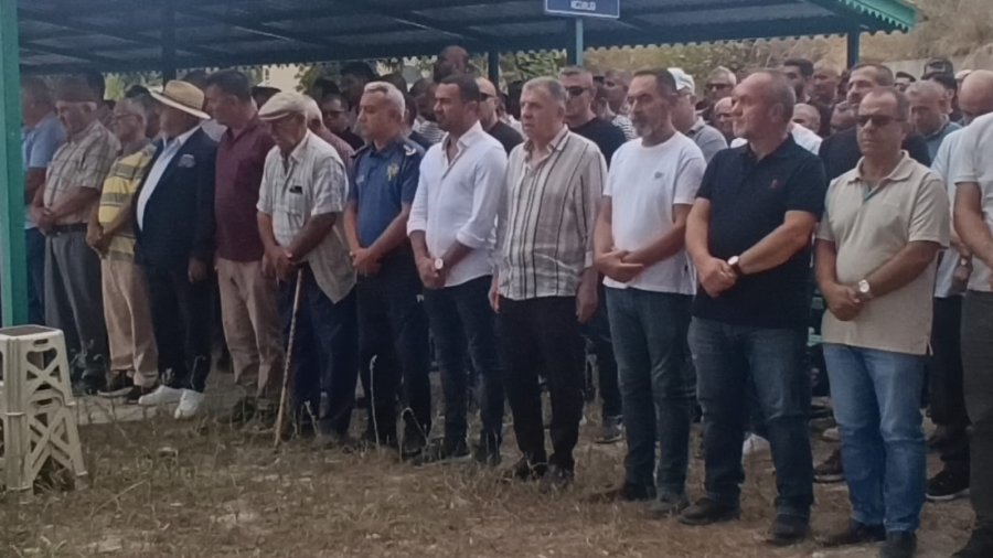 Kansere Yenik Düşen Genç Doktor Adayı Toprağa Verildi