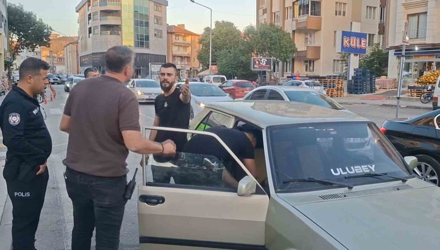 Köpeği Çalmak İsteyen Şüpheli İle Polis Kovalamacası Kamerada