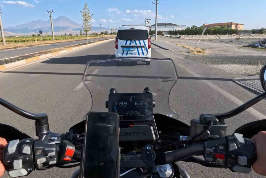 Köpeği Çalmak İsteyen Şüpheli İle Polis Kovalamacası Kamerada