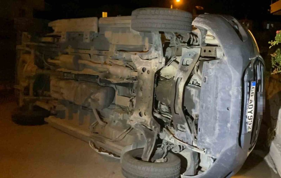 Aksaray’da Hafif Ticari Araç Kamyonetle Çarpıştı: 3 Yaralı